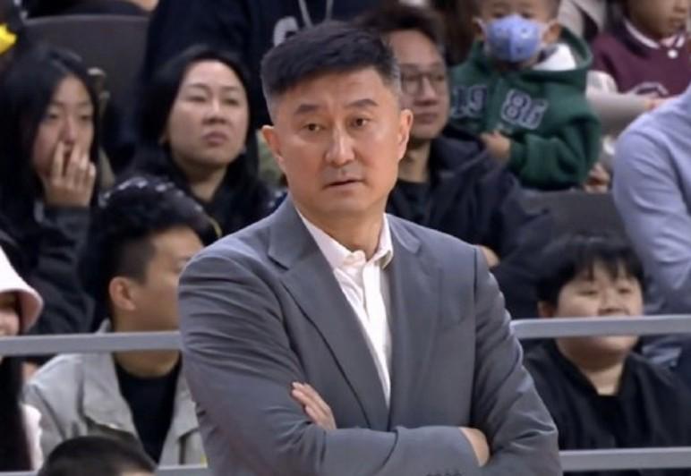 杜锋:依然是开局挖坑的老问题;无论输赢大家都要有所提升